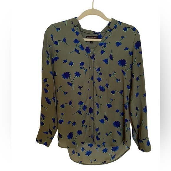 Banana Republic Tops - Banana Republic.Long sleeve blouse. V neck with button front. XS